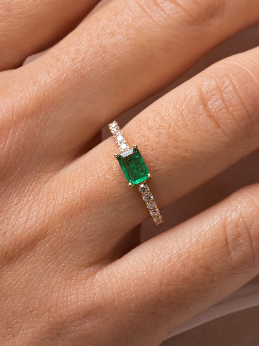 Simple Emerald Circa Ring